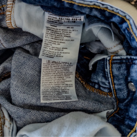 LEVI’S | Demi Curve Modern Rise Skinny Jeans in Medium Wash - Picture 5 of 5